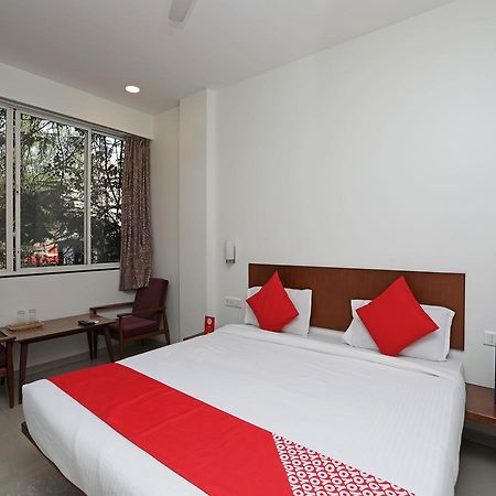 Oyo 1194 Hotel Gulmohr Poona Buitenkant foto