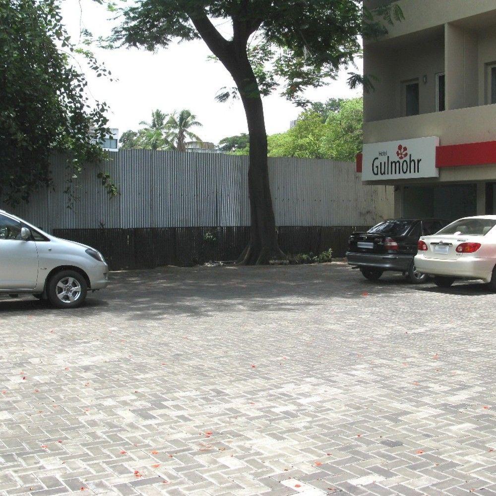 Oyo 1194 Hotel Gulmohr Poona Buitenkant foto