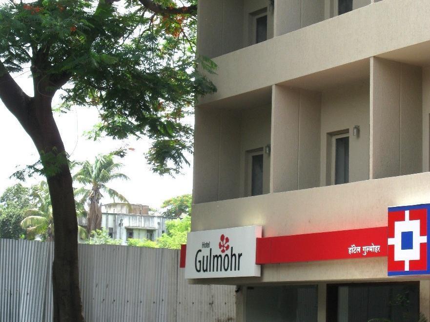Oyo 1194 Hotel Gulmohr Poona Buitenkant foto