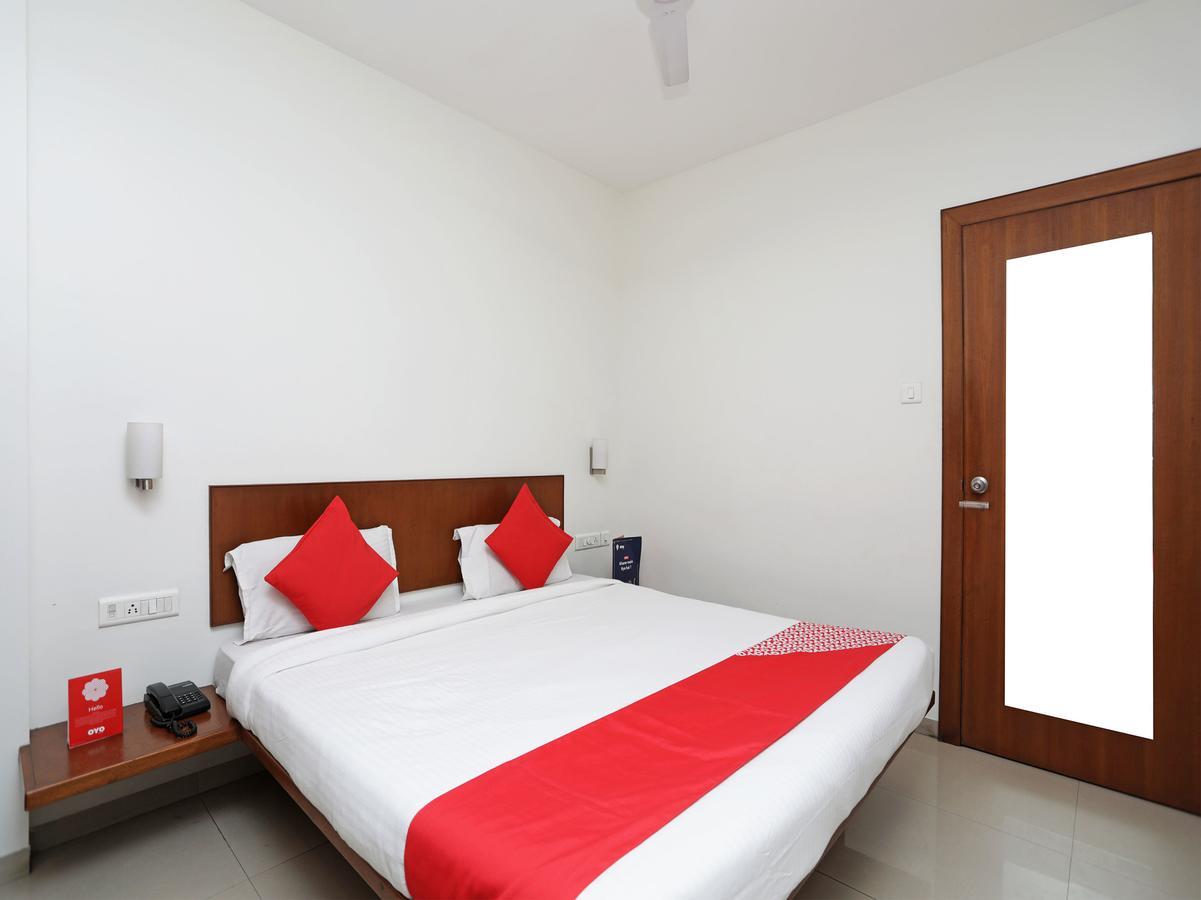 Oyo 1194 Hotel Gulmohr Poona Buitenkant foto