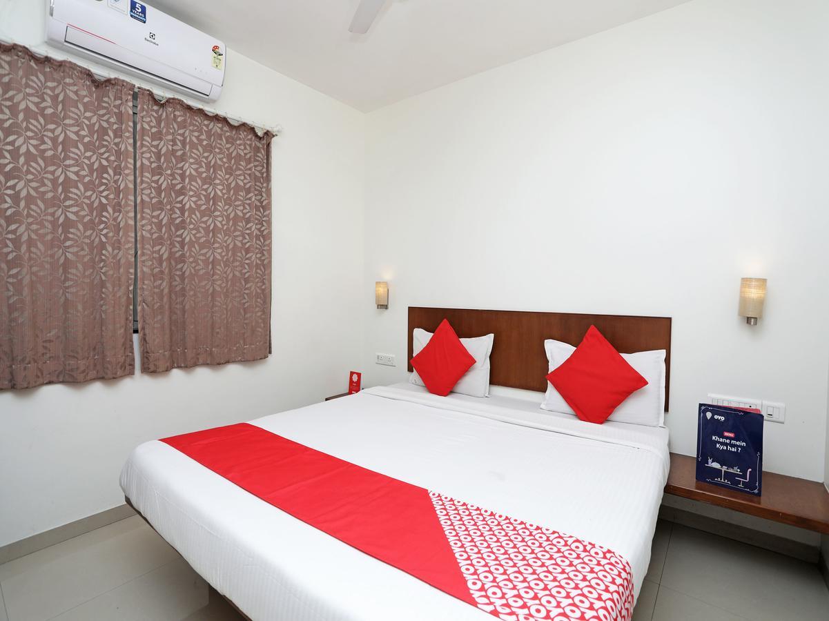 Oyo 1194 Hotel Gulmohr Poona Buitenkant foto
