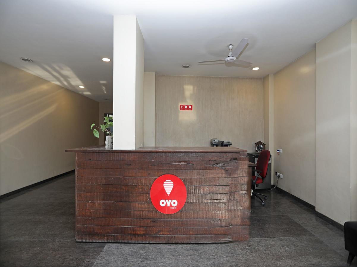 Oyo 1194 Hotel Gulmohr Poona Buitenkant foto