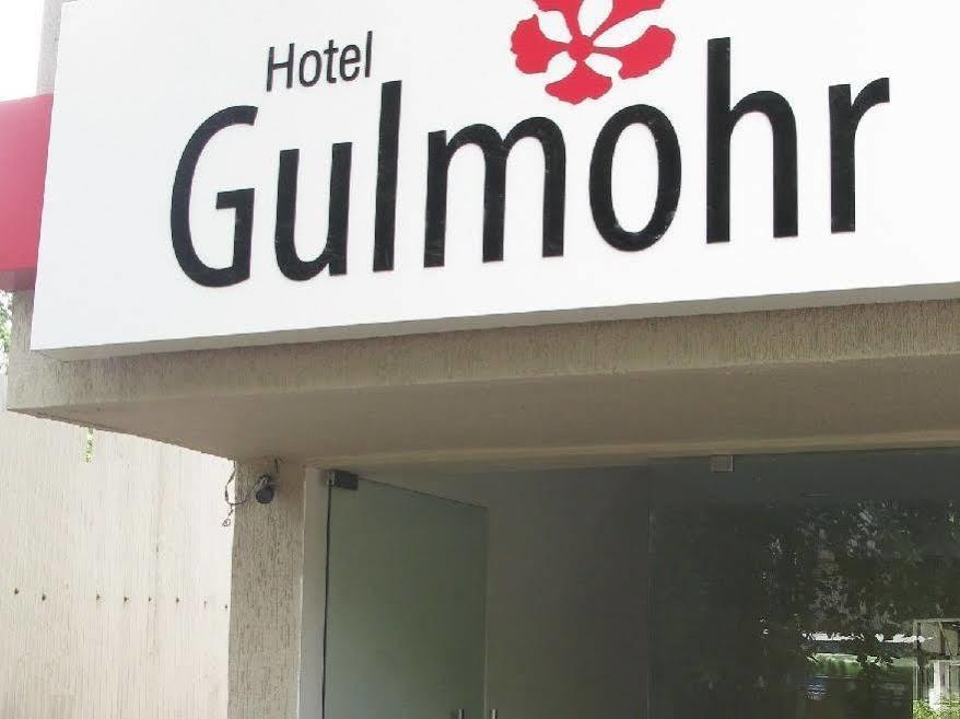 Oyo 1194 Hotel Gulmohr Poona Buitenkant foto